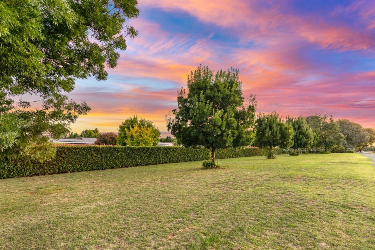 Burringa Garden Motel Wagga Wagga Kültér fotó